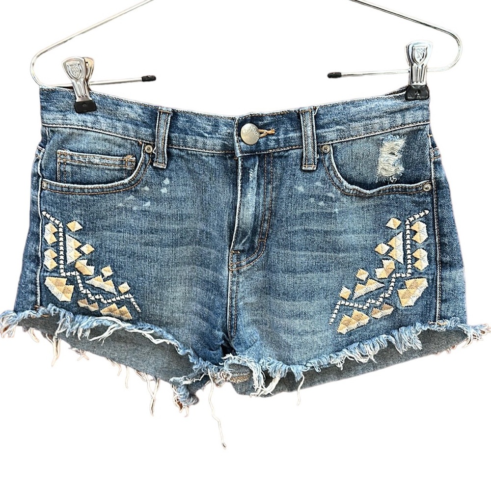 Free People Tulum Medium Wash Embroidered Denim Shorts Frayed Hem Size 26